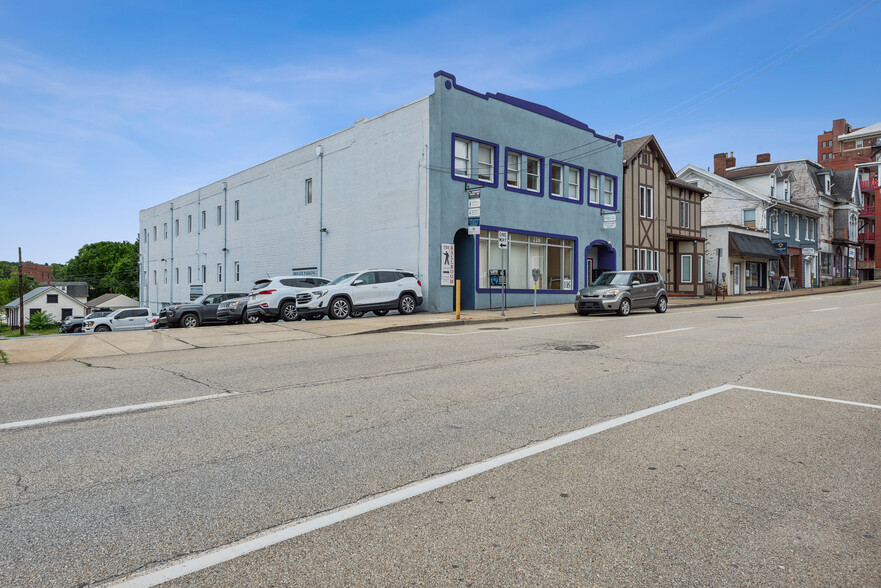 116 E Pittsburgh St, Greensburg, PA for rent - Building Photo - Image 1 of 18