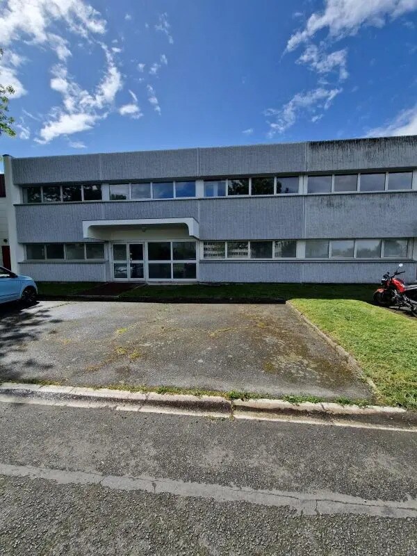 Office in SAINT-OUEN-L'AUMONE to rent Building Photo- Image 1 of 12