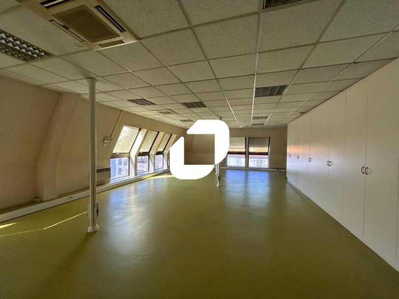 Office in Villejuif to rent - Interior Photo - Image 3 of 7