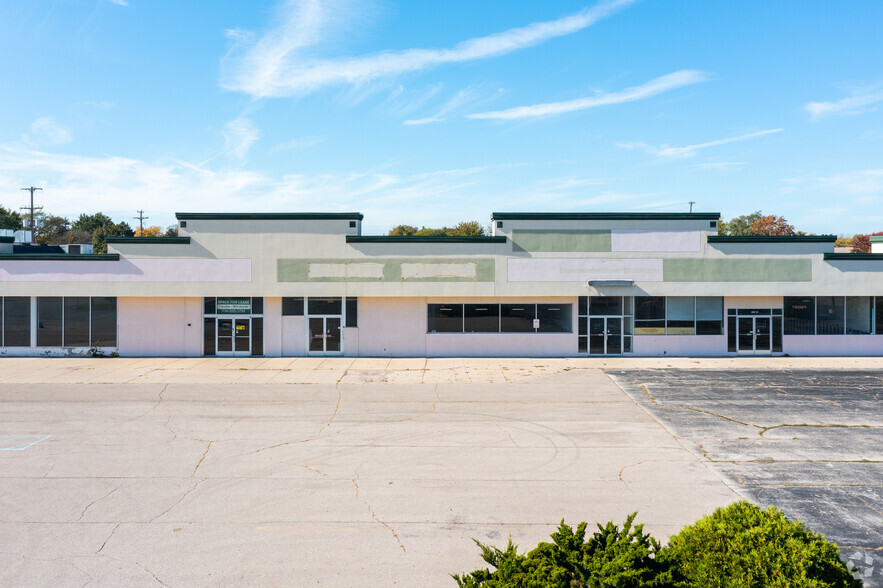 2865-2999 Bay Rd, Saginaw, MI for rent - Building Photo - Image 3 of 5