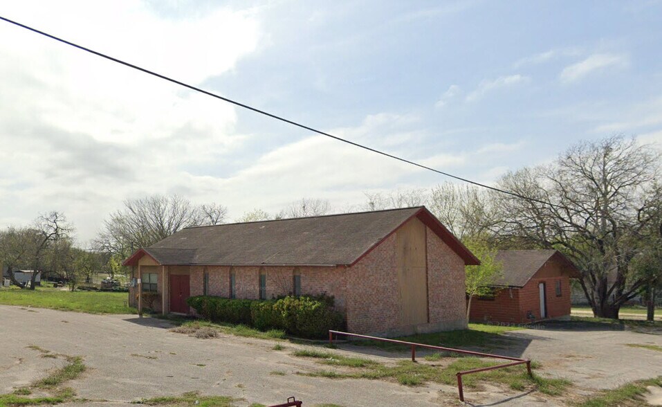 248 Booe St, Kenedy, TX 78119 UK