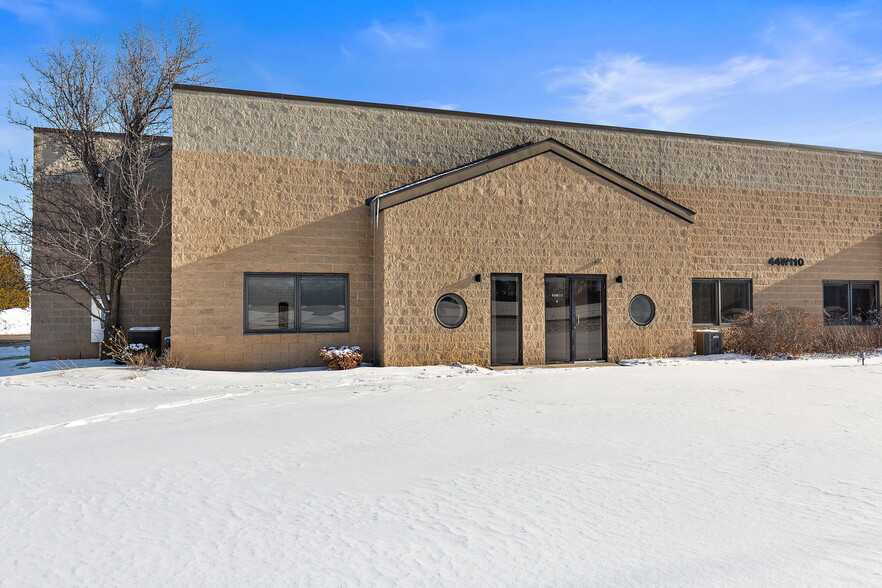 44W110 Route 20, Hampshire, IL for sale - Building Photo - Image 1 of 1