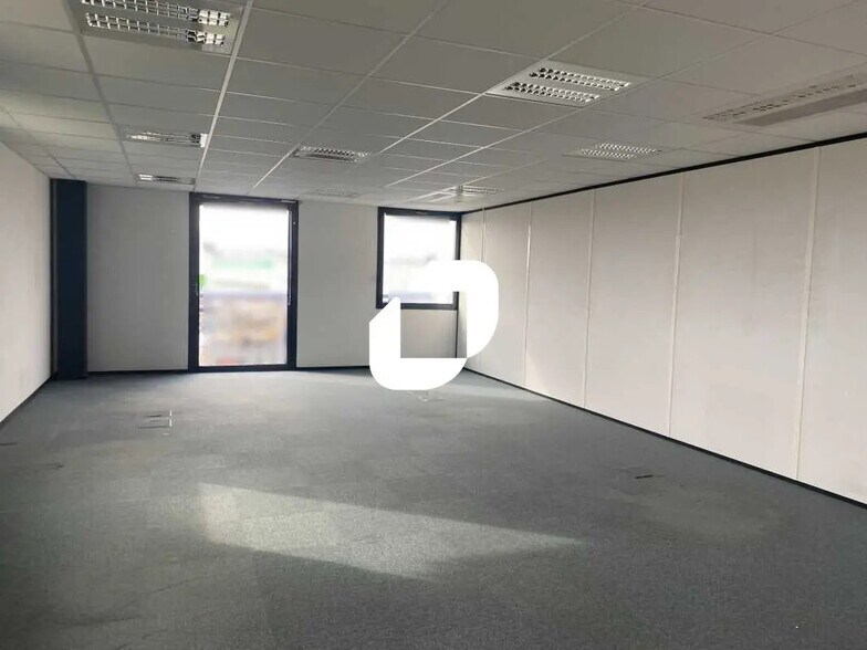 Office in Gradignan to rent - Interior Photo - Image 2 of 8