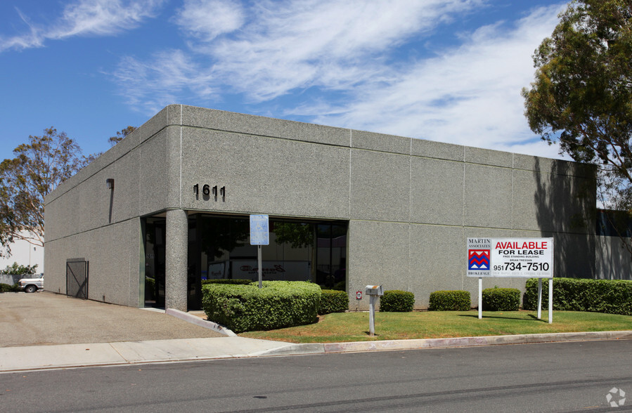 1611 Commerce St, Corona, CA for sale - Primary Photo - Image 1 of 1