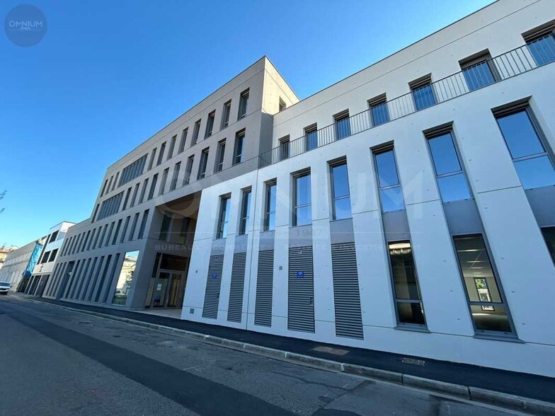 Office in Villeurbanne to rent - Building Photo - Image 3 of 28