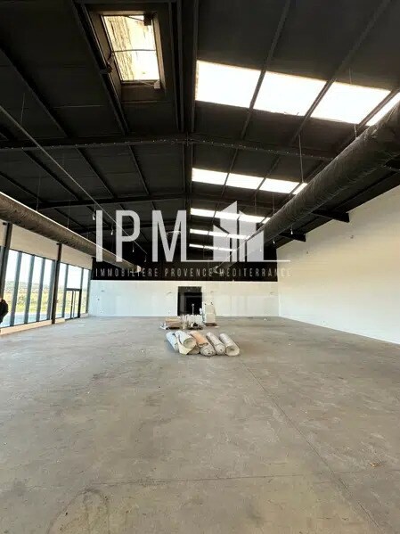 Location Local d'activités 2 430 m² - Photo 1