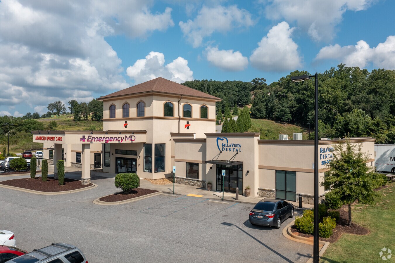 2498 N Pleasantburg Dr, Greenville 29609 UK