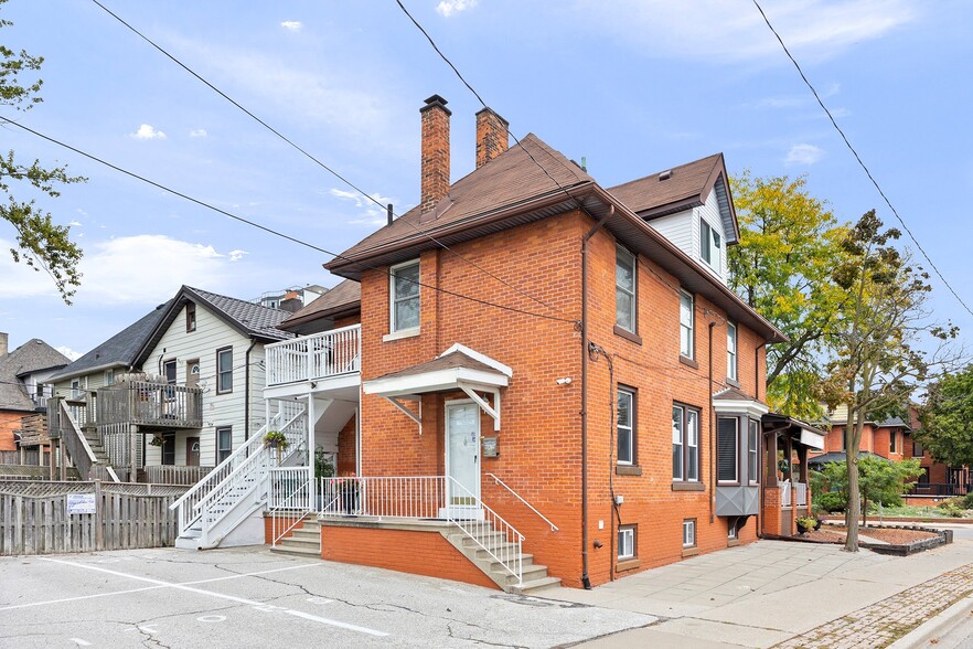 193-195 Janette Av, Windsor, ON for sale - Primary Photo - Image 1 of 8