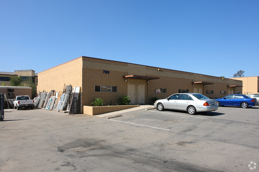 585 N Twin Oaks Valley Rd, San Marcos, CA for rent - Building Photo - Image 2 of 7