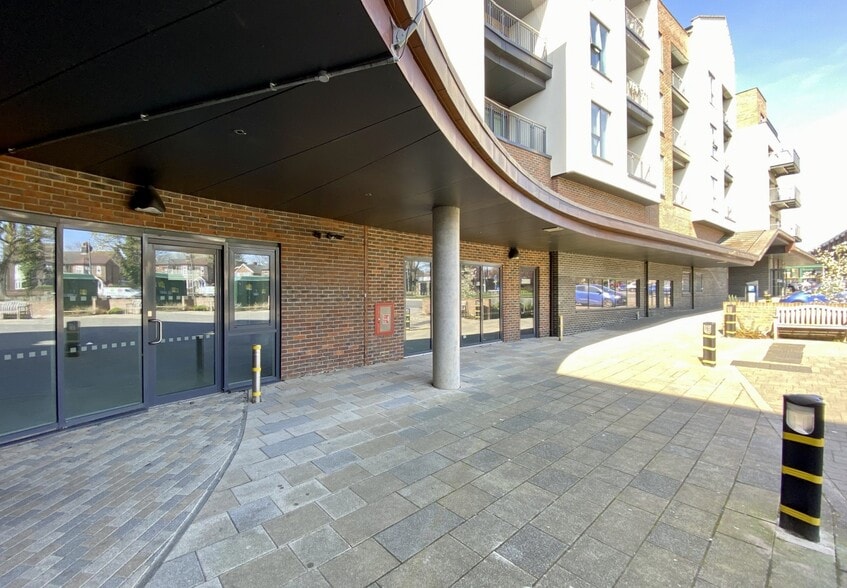 High St, Dunstable to rent - Building Photo - Image 1 of 1