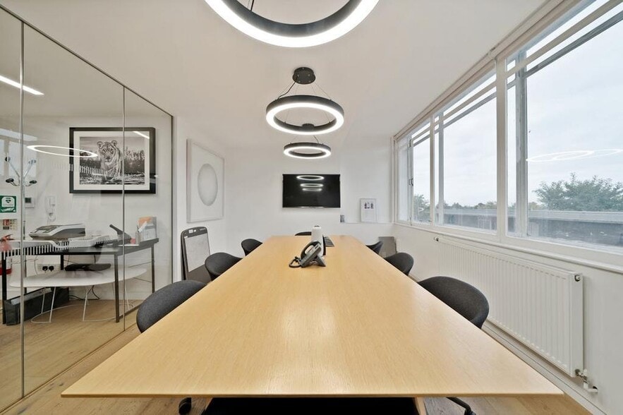 9 Kirkdale Rd, London to rent - Building Photo - Image 3 of 25