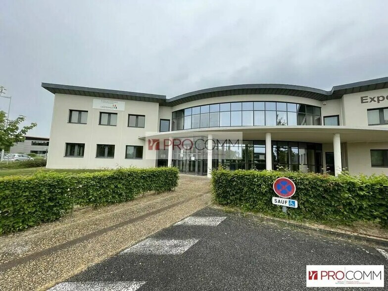 Office in Chartres to rent - Building Photo - Image 1 of 10