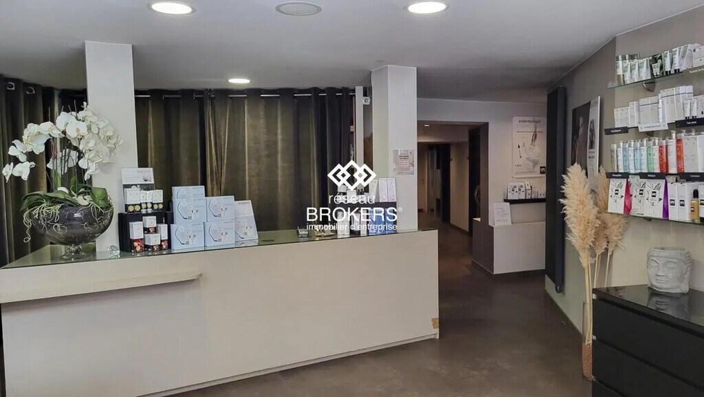 Location Commerce 180 m² - Photo 1