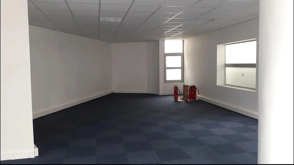 Office in Saint-Ouen-Sur-Seine to rent - Building Photo - Image 3 of 11