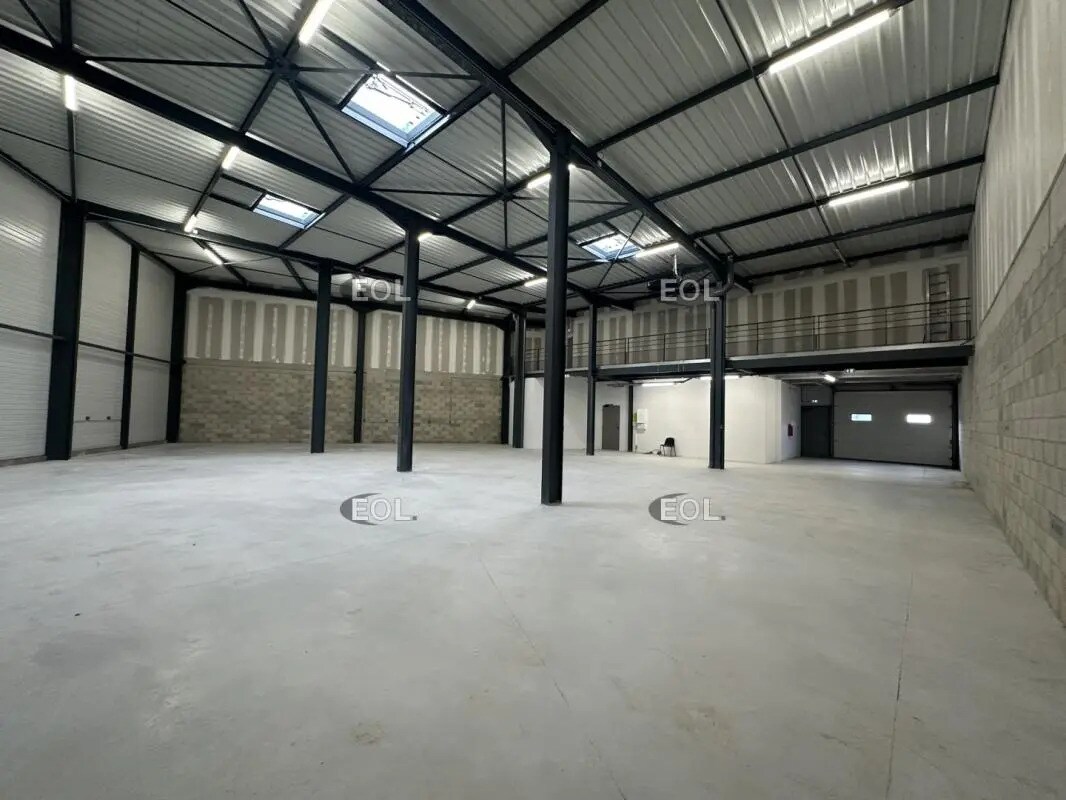 Light Industrial in Aubagne to rent Building Photo- Image 1 of 13