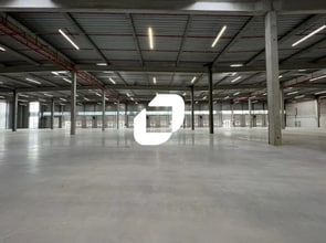 Industrial in Lieusaint to rent Interior Photo- Image 2 of 2