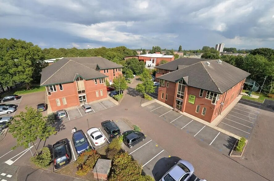 Crewe Rd, Manchester to rent - Building Photo - Image 2 of 2