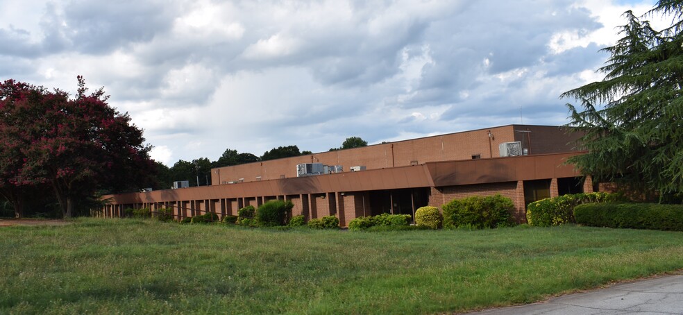 Hartwell Business Park portfolio of 2 properties for sale on LoopNet.co.uk - Building Photo - Image 1 of 6