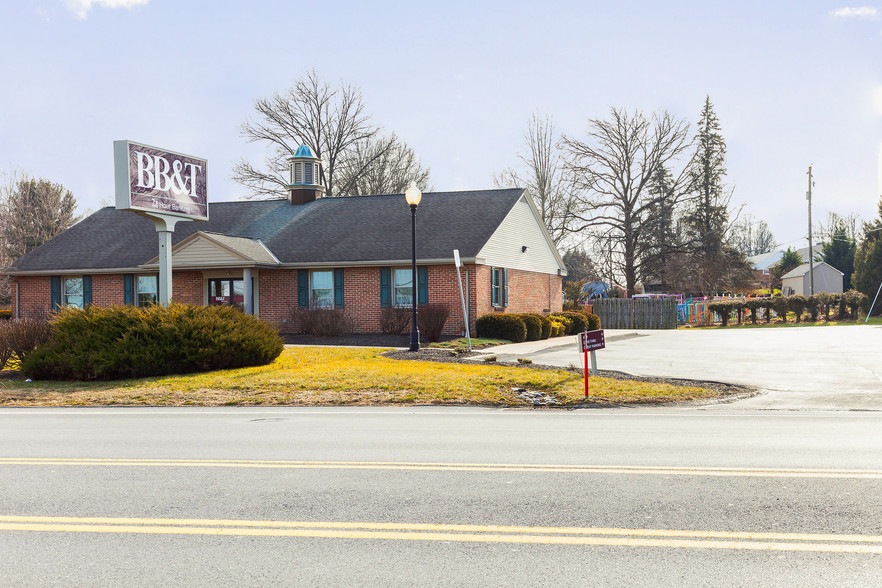 1950 Old Philadelphia Pike, Lancaster, PA for sale - Building Photo - Image 3 of 9