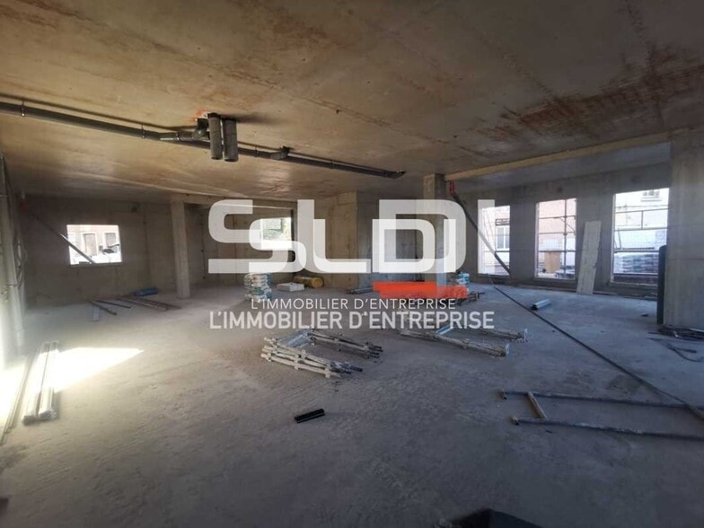Office in Pont-de-Chéruy to rent - Construction Photo - Image 2 of 6