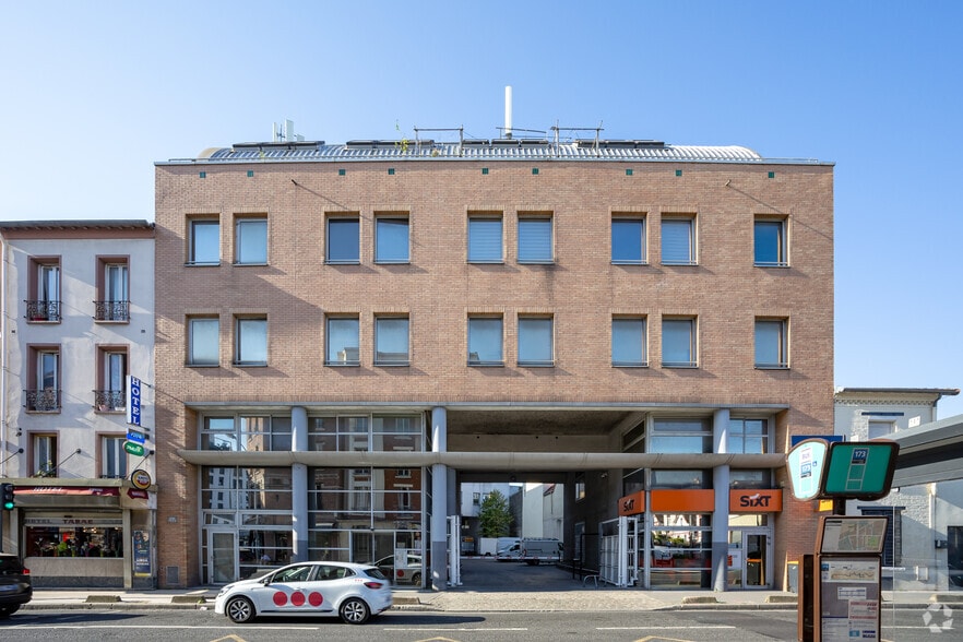 Office in Saint-Ouen-sur-Seine to rent - Primary Photo - Image 1 of 18