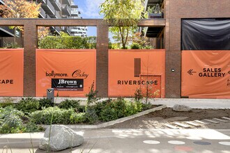 North Woolwich Rd, London to rent Building Photo- Image 1 of 3