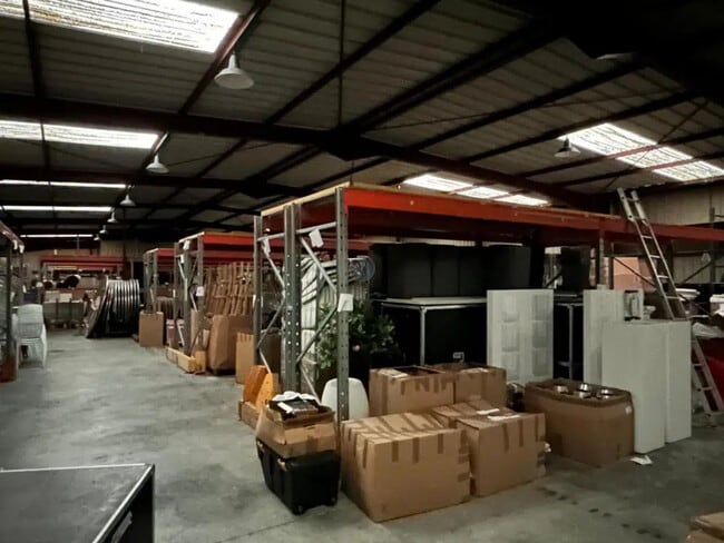 Vente Local d'activités 1 570 m²