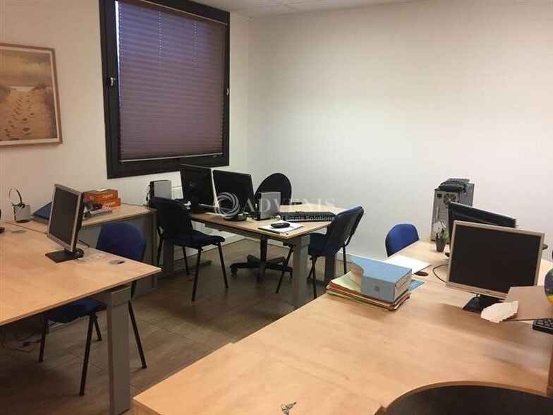 Office in Montigny-le-Bretonneux for sale - Interior Photo - Image 2 of 4