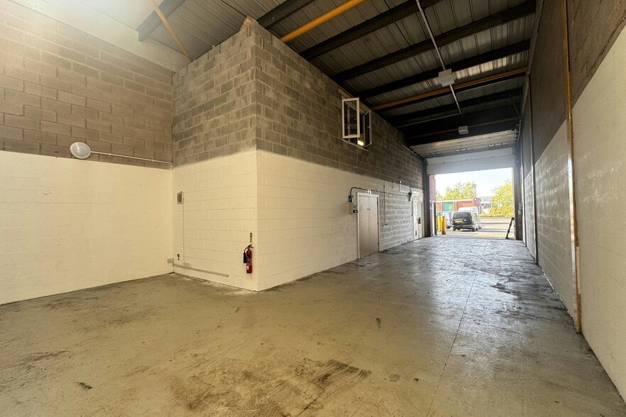 Birmingham Airport, Birmingham to rent - Building Photo - Image 3 of 7