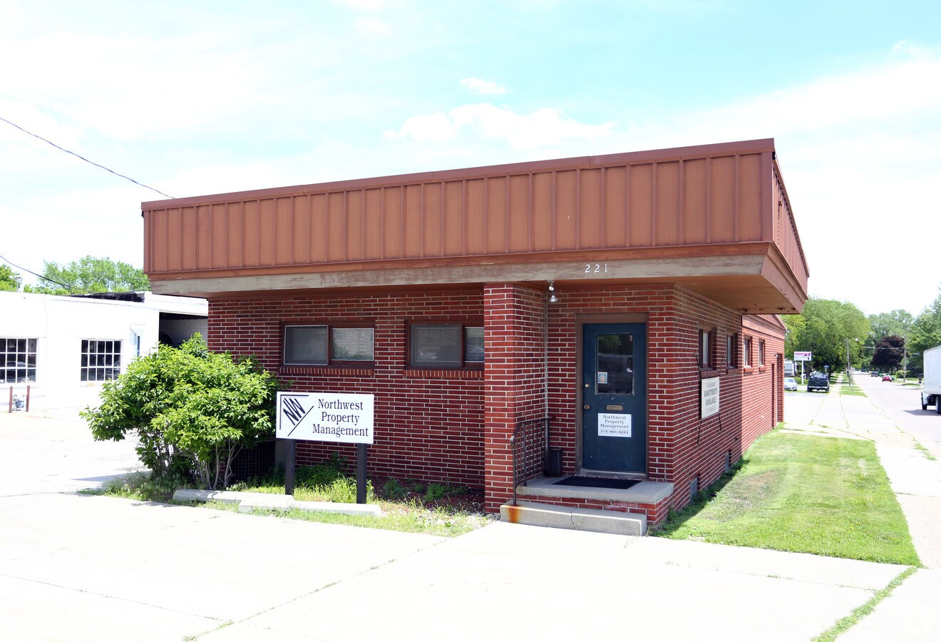 221 S Ankeny Blvd, Ankeny 50023 Office For Sale UK