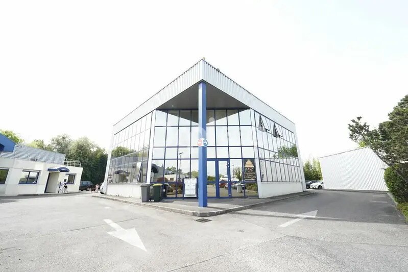 Office in Saint-Genis-Laval to rent Building Photo- Image 1 of 7