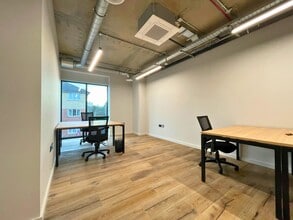 Theobald Street, Borehamwood to rent Interior Photo- Image 2 of 7