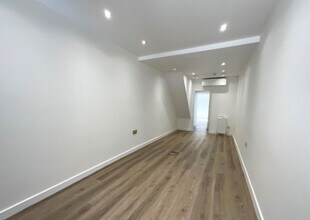 32 Huntriss Row, Scarborough for rent Interior Photo- Image 1 of 6