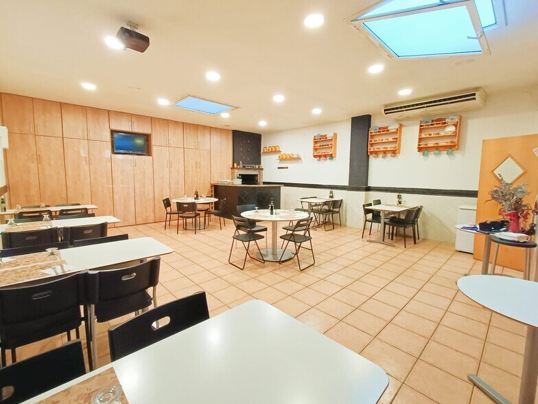 Retail in Sabadell, Barcelona to rent - Primary Photo - Image 1 of 2