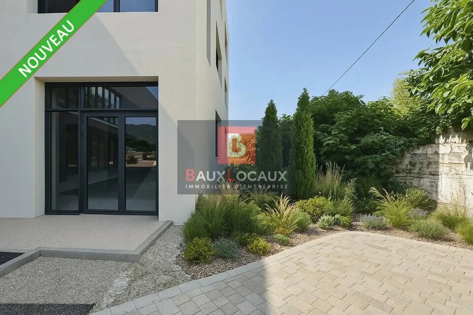 Retail in Aubagne to rent Primary Photo- Image 1 of 2