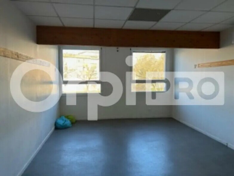 Office in Villefranche-sur-Saône to rent - Interior Photo - Image 3 of 8