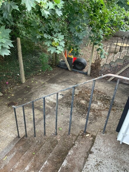 8 Brownfields Ct, Welwyn Garden City to rent - Building Photo - Image 3 of 5