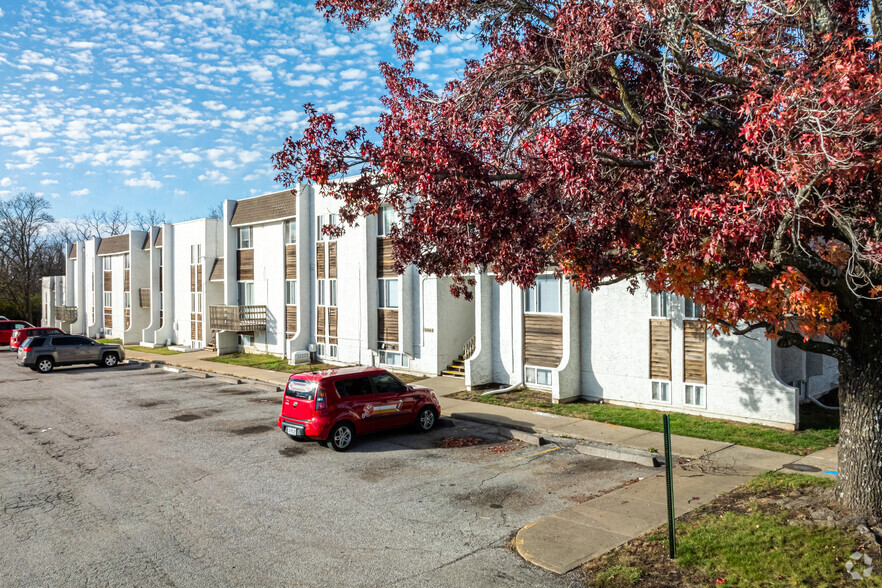 9320 Old Santa Fe Rd, Kansas City, MO for sale - Primary Photo - Image 1 of 1