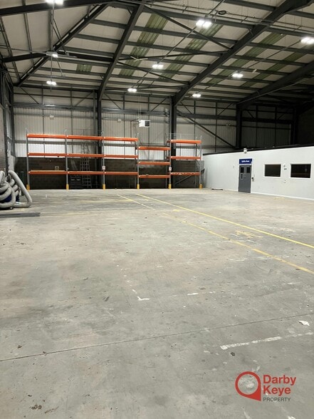 Bromford Ln, Birmingham to rent - Building Photo - Image 2 of 8