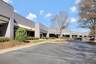 7840 Roswell Rd, Sandy Springs, GA for rent Building Photo- Image 1 of 3