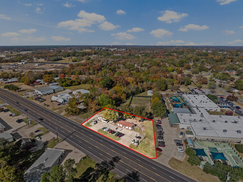 1706 W Ferguson Rd, Mount Pleasant, TX for sale - Building Photo - Image 2 of 27