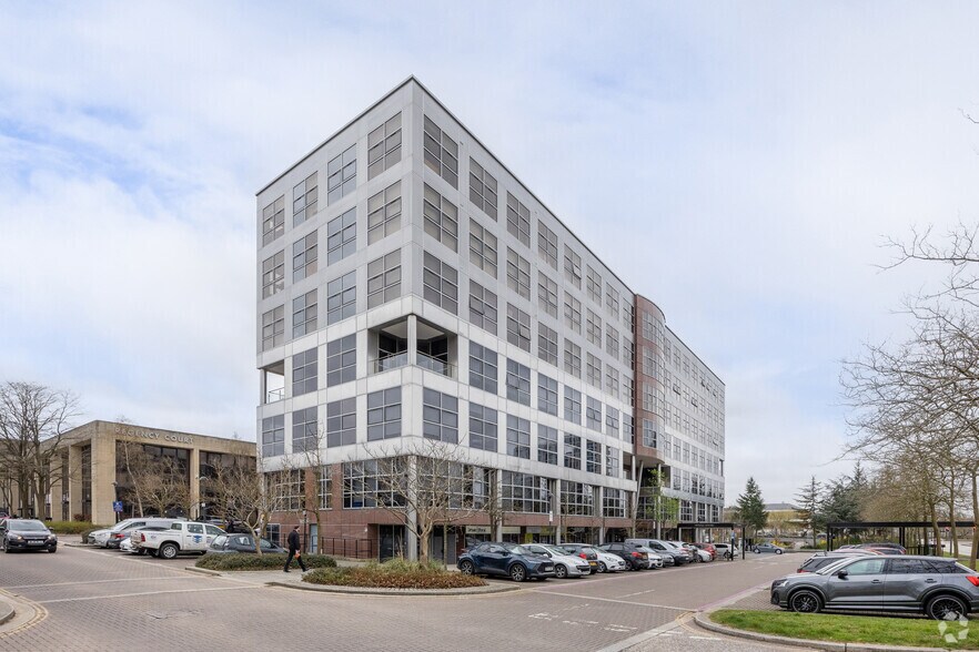 302-340 Silbury Blvd, Milton Keynes for sale - Primary Photo - Image 1 of 1