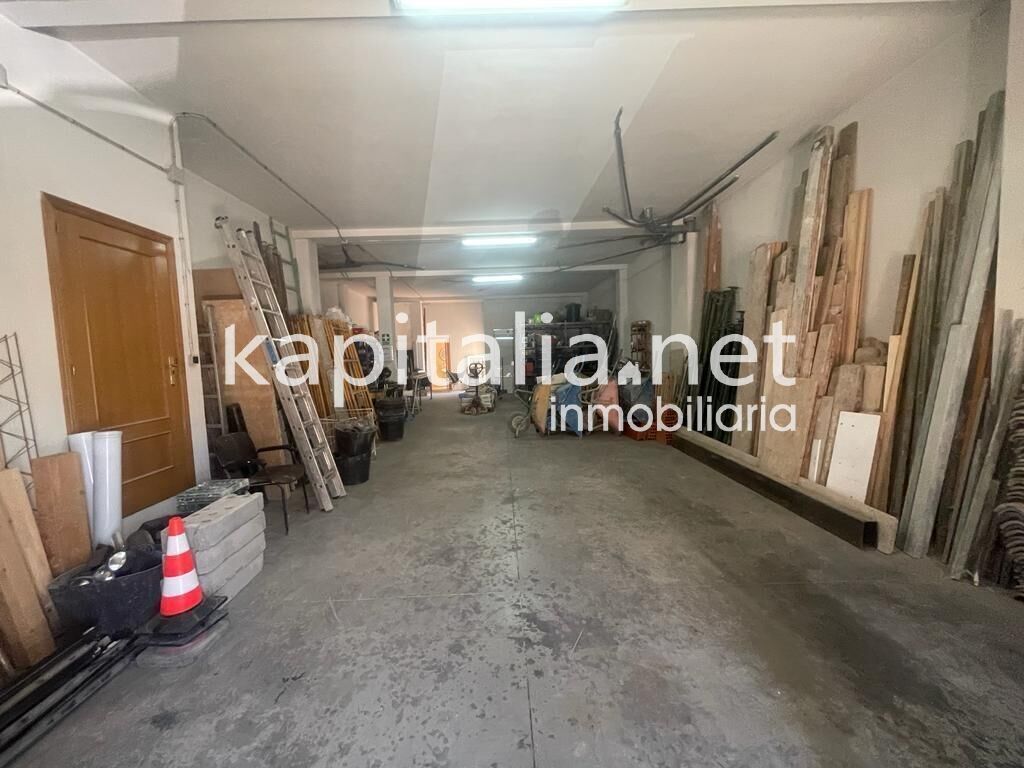 Industrial in València for sale Building Photo- Image 1 of 4