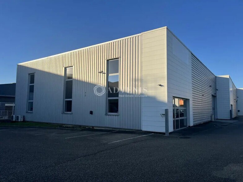 Light Industrial in Mundolsheim to rent - Primary Photo - Image 1 of 11