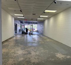 37 NW US Highway 19, Crystal River, FL to rent Interior Photo- Image 2 of 3