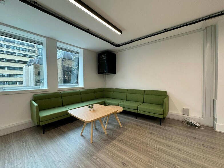 16 St Clare St, London to rent - Building Photo - Image 3 of 12