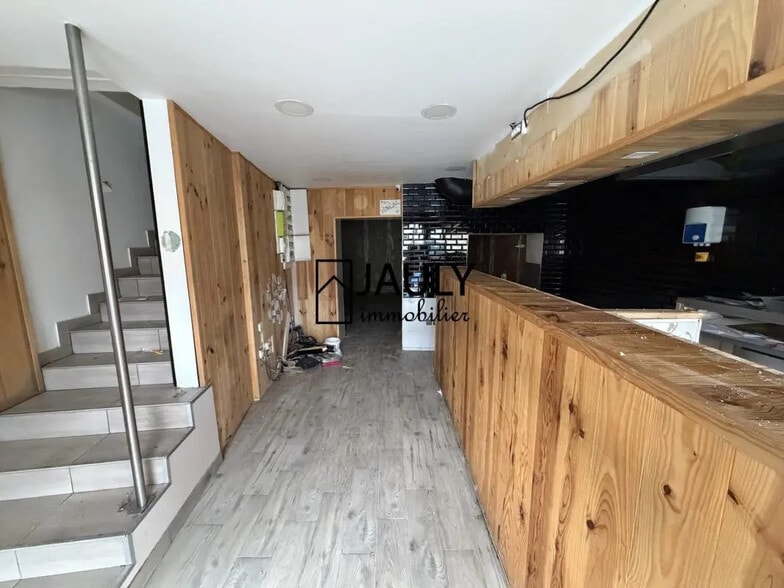 6 Avenue Du Marechal Joffre, Meaux to rent - Building Photo - Image 2 of 7