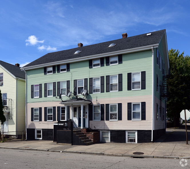 57 Garfield St, Central Falls, RI for sale - Primary Photo - Image 1 of 1