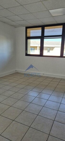 13 Allée Des Tulipiers, Bron to rent - Interior Photo - Image 3 of 6