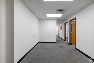 40 Brunswick Ave, Edison, NJ to rent Interior Photo- Image 1 of 4